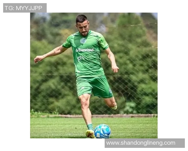 天才与白痴的足球明星之间的较量与启示：谁才是真正的球场王者