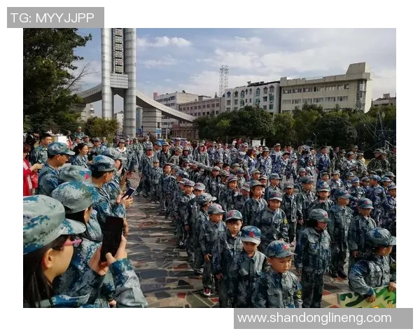 小宝贝化身足球巨星梦幻造型引领潮流时尚风尚 小宝贝化身足球巨星梦幻造型引领潮流时尚风尚
